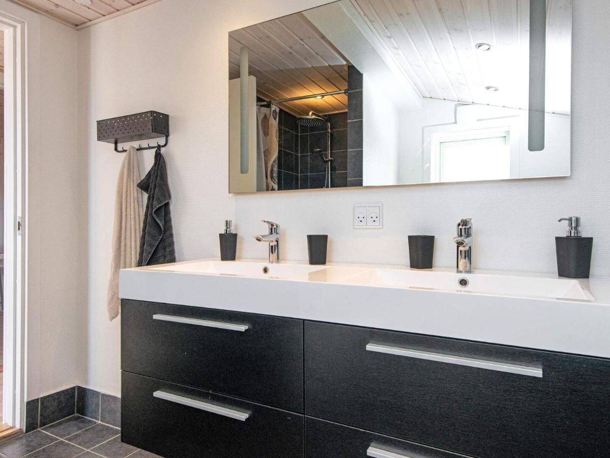 Two-Bedroom Holiday Home In Borkop 9 Egeskov  外观 照片